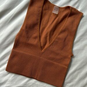 URBAN OUTFITTERS seamless top 🍂